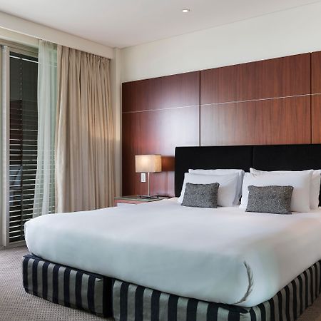 Pullman Auckland Hotel & Apartments Exteriör bild A bedroom at the hotel