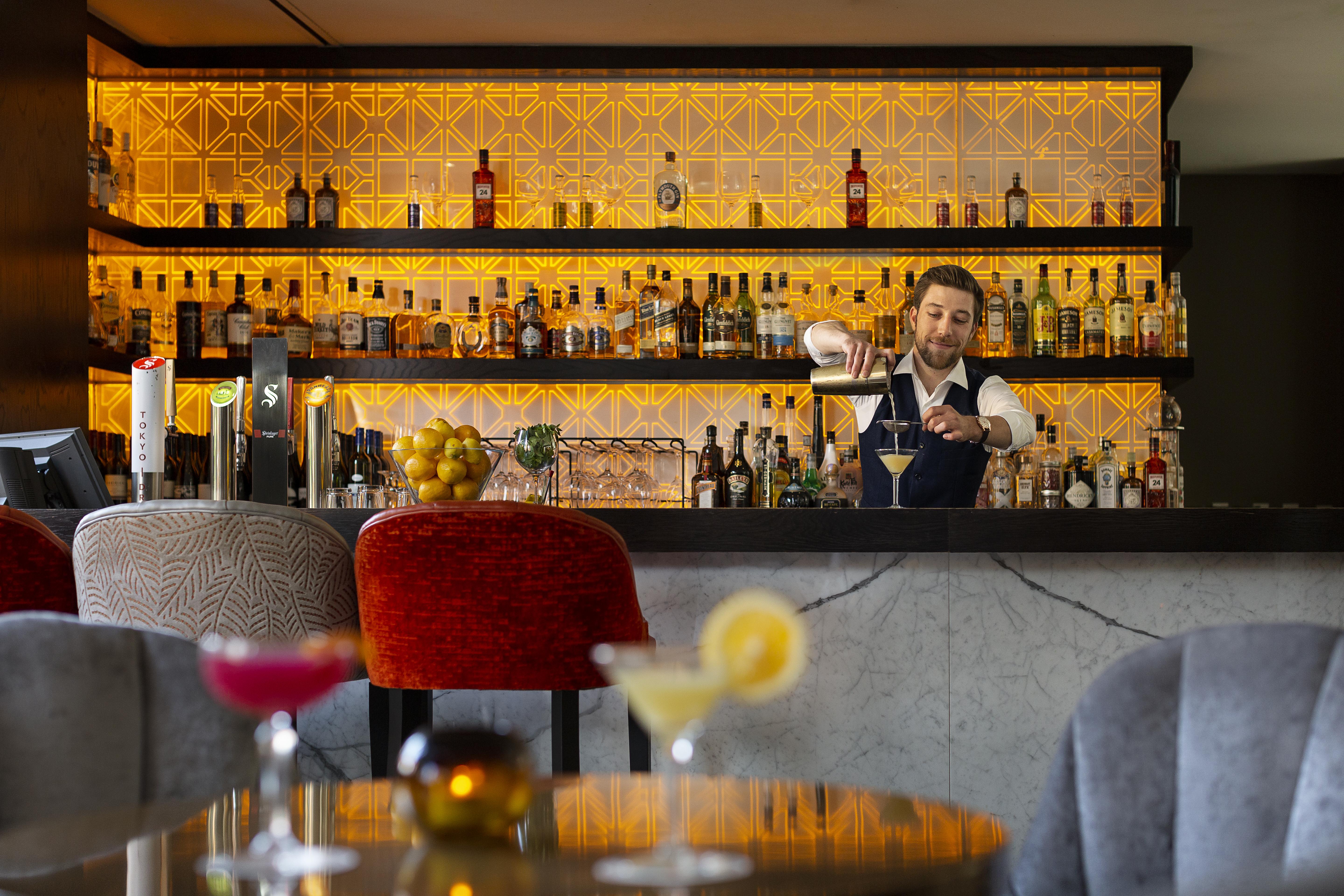 Pullman Auckland Hotel & Apartments Exteriör bild The bar at the 1907