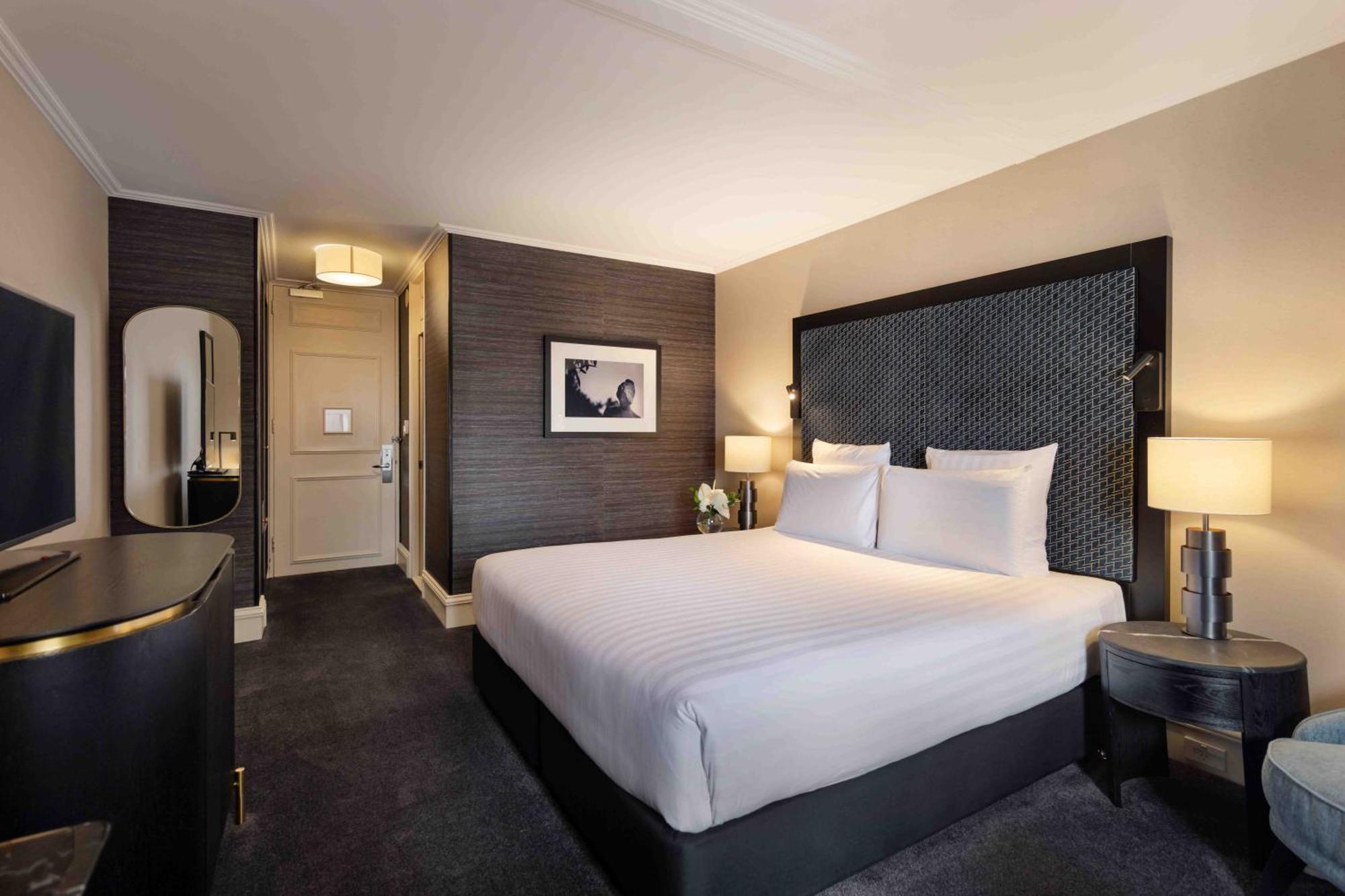 Pullman Auckland Hotel & Apartments Exteriör bild A bedroom at the hotel
